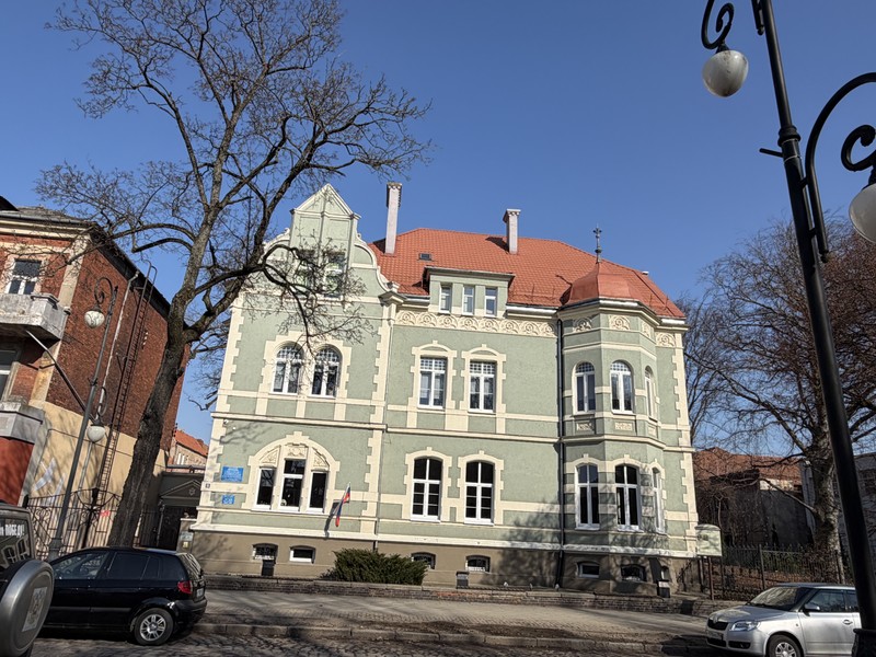 Сергей -харизматичный, энергичный гид с широким кругозором, с которым можно пообщаться на любые темы. Манера подачи