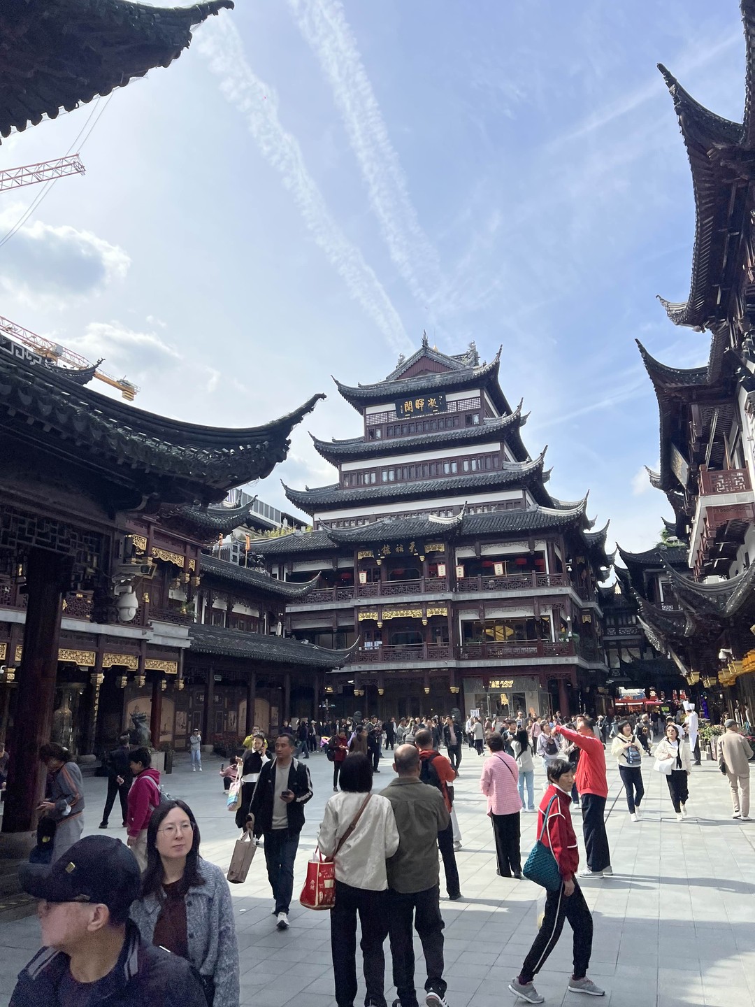 Экскурсия очень понравилась. Все было интересно и информативно. Передвигались на прекрасном шанхайском метро