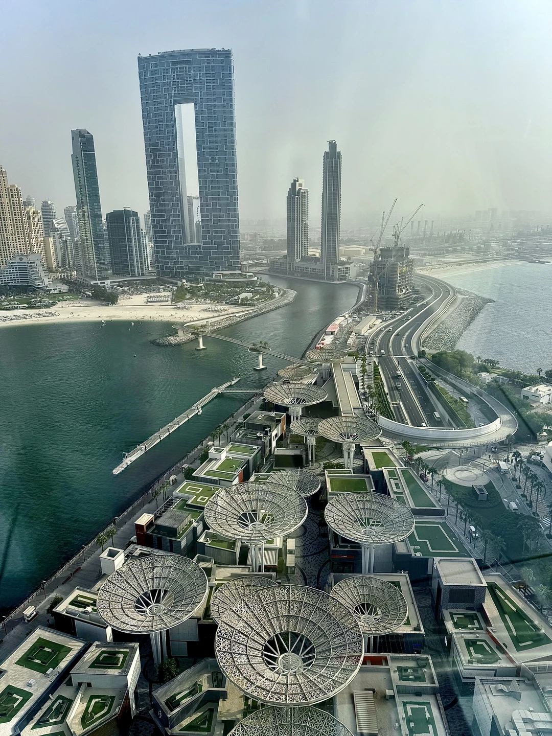 Очень хорошая организация. Гид скорректировал места посещения по нашему запросу, везде проводил и встретил, все четко