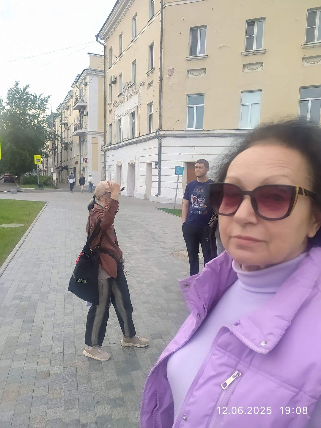 Гид Виктория начала экскурсию точно вовремя, что редкость по нынешним временам!