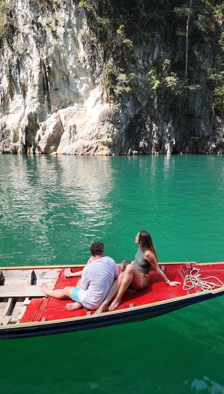 Недавно мы отправились на экскурсию на озеро Чао Лан с гидом Егором, и это было потрясающе!