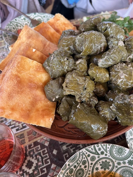 Экскурсию проводил Гаджимурад, огромное ему спасибо за день, который мы с ним провели 🚌. Гаджимурад и