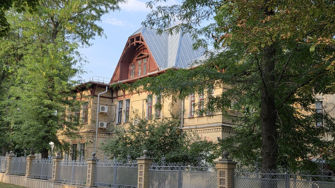 Большое спасибо Анне за увлекательную экскурсию! Тут сложилось все: большая теоретическая база, манера преподнесения, интересные факты