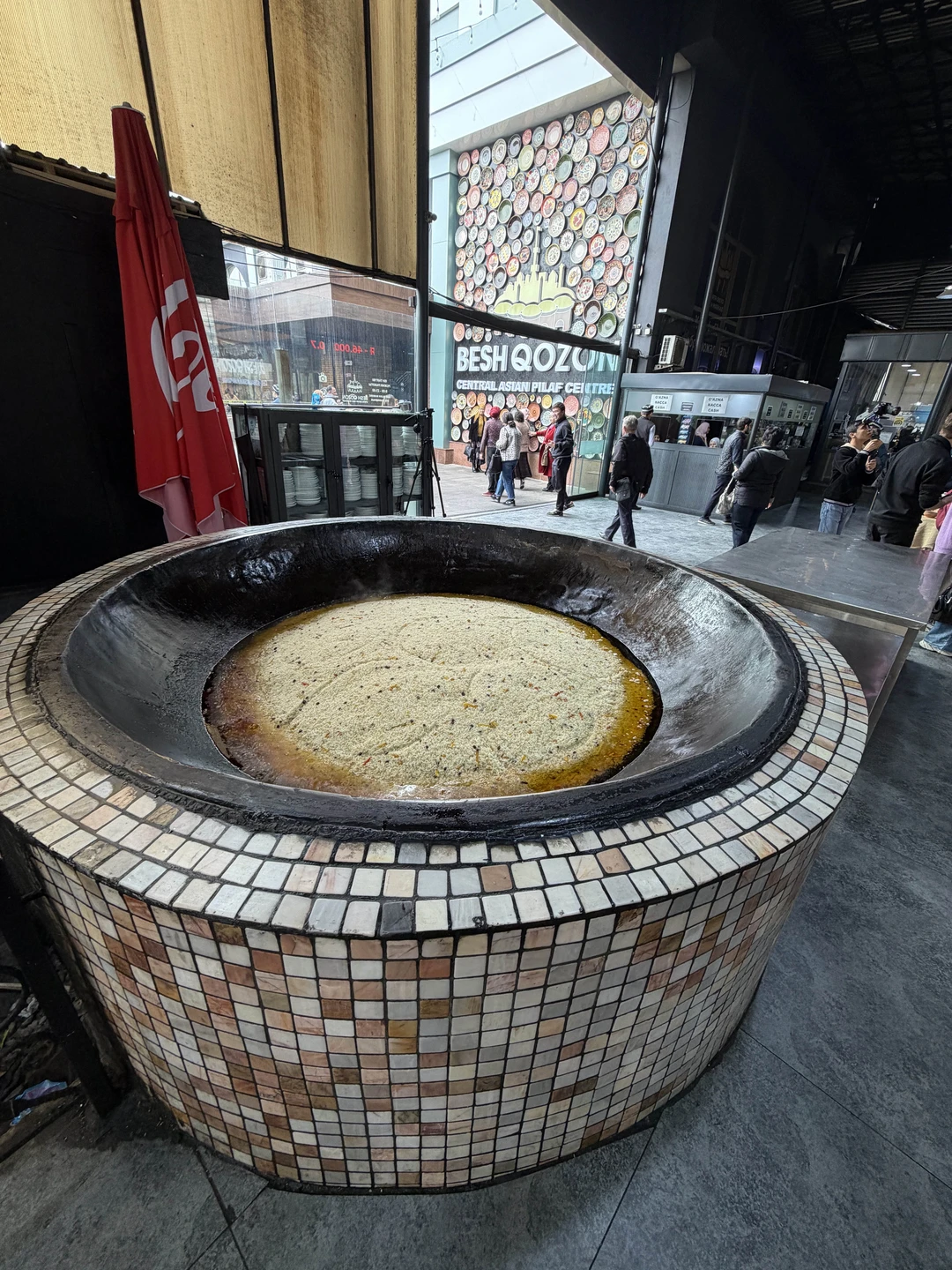 Посетили Ташкент в прекрасное время года -в ноябре, нашим гидом был Абдулла. Отличный рассказчик, прекрасное знание