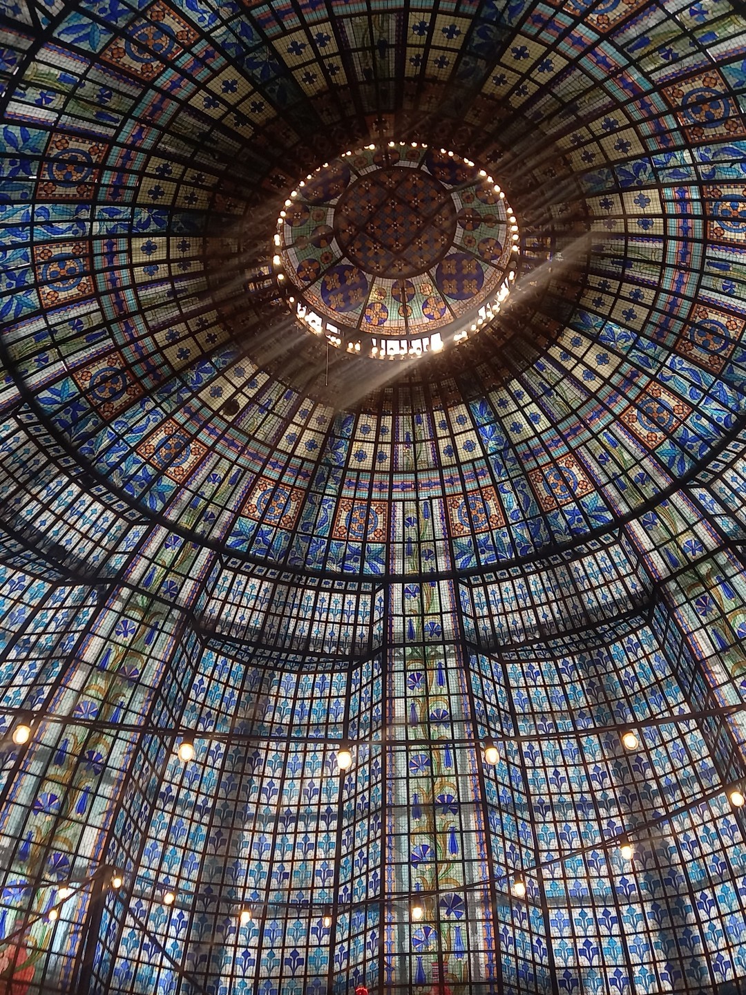 Мне невероятно понравилась прогулка с Натальей по дизайнерским местам Парижа, спасибо большое позитивному настрою гида в этот дождливый день!