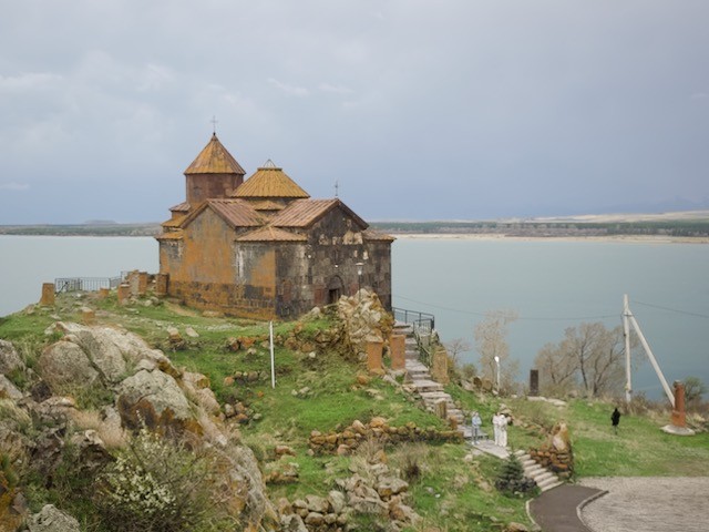 Экскурсию нам проводила Ева из команды Ашота, нам очень понравилось. Экскурсия организована отлично. Ева забрала нас