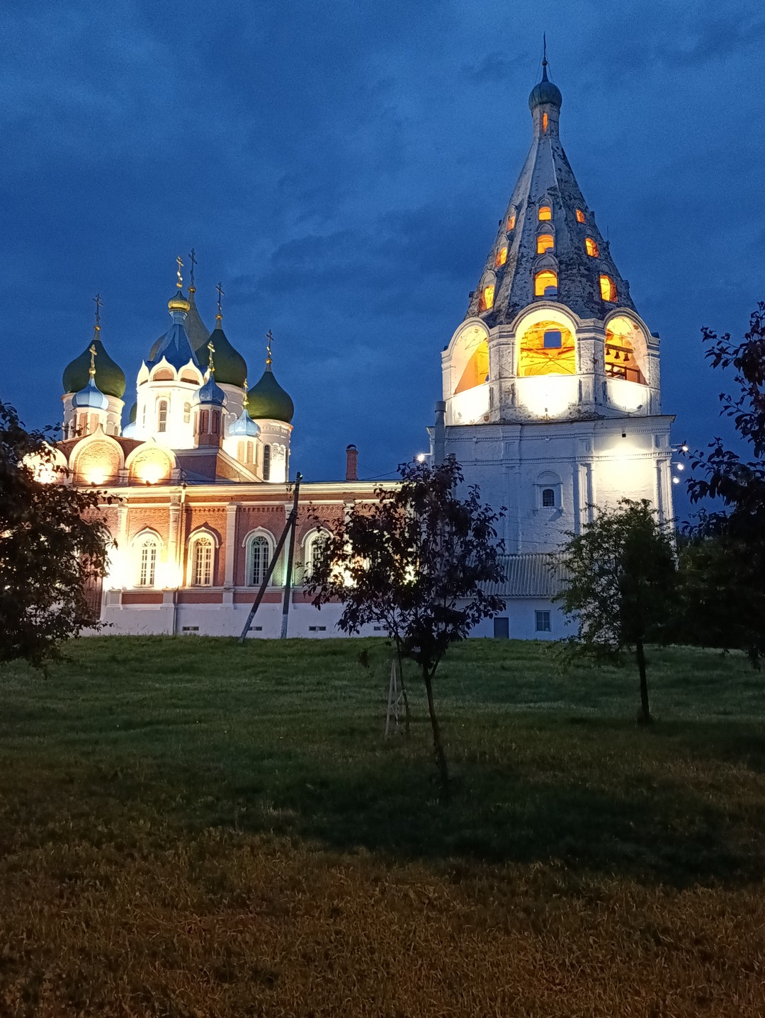 Замечательная, атмосферная экскурсия. Очень необычная подача материала. Интересно, увлекательно. Огромное спасибо