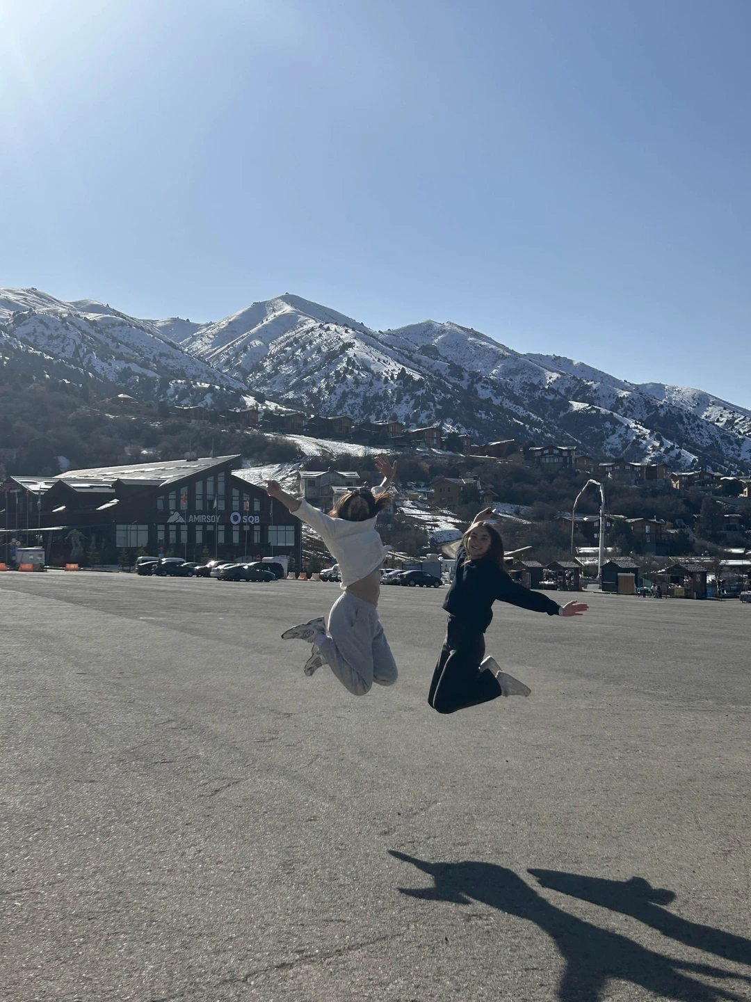 Сарвар отличный гид, нам с сестрой все ооочень понравилось