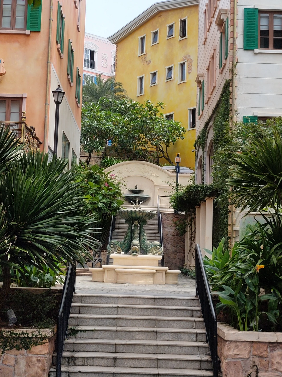 Поездка получилась познавательной и интересной. Все было хорошо организовано. Гид Артур очень интересно рассказал об истории