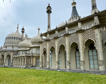 Замок Бодиам, сад Ниманс, Брайтон
