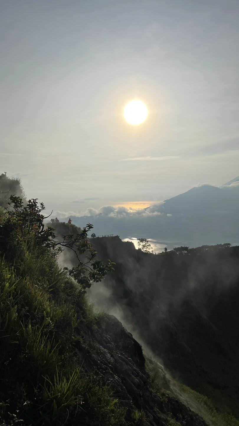 Восхождение на вулкан Батур это конечно незабываемый маршрут, но оно того стоит. Главное прошу обратить внимание