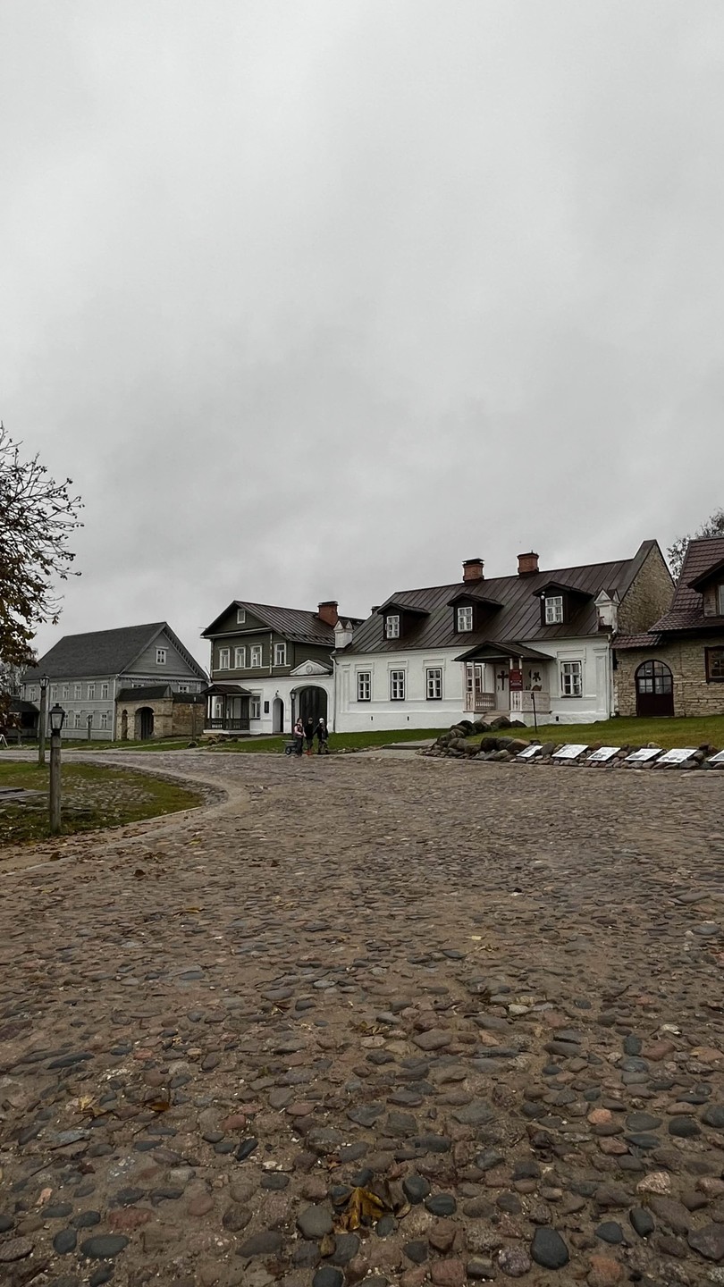 Автобусная экскурсия из Пскова в Изборск и Печоры (Зоя)