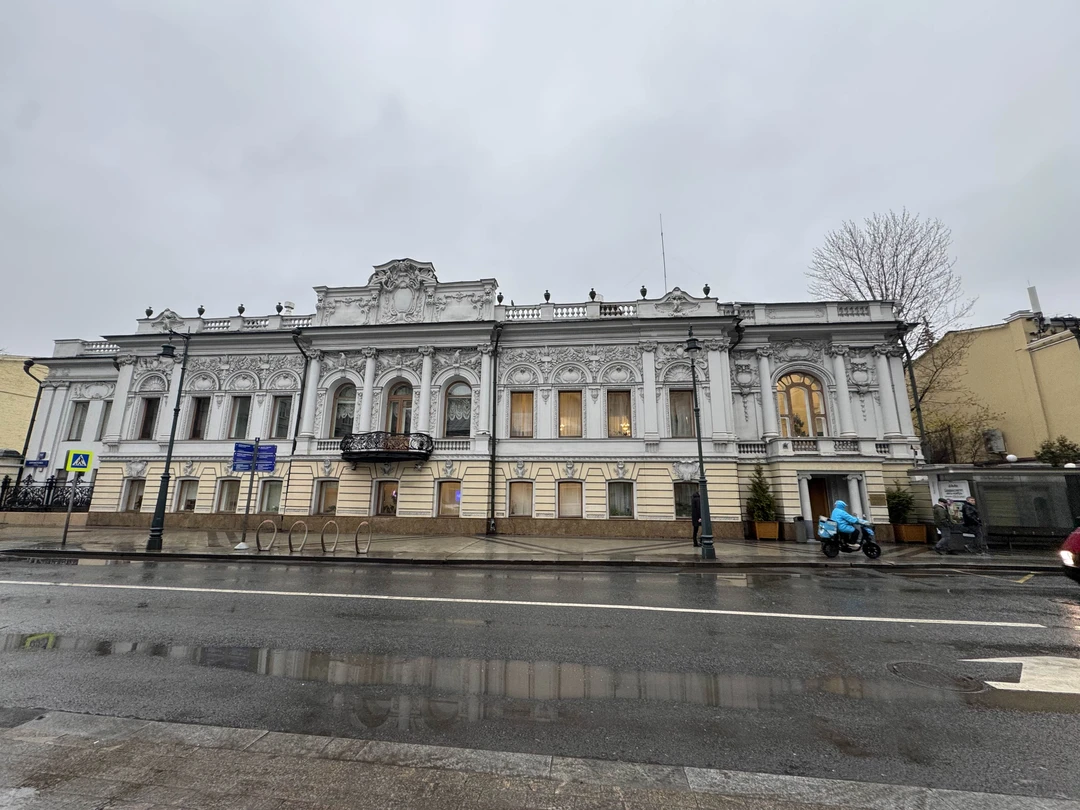 Очень понравилась экскурсия с Екатериной "Терапия Красотой", у нас появилось и общее представление о районе, и