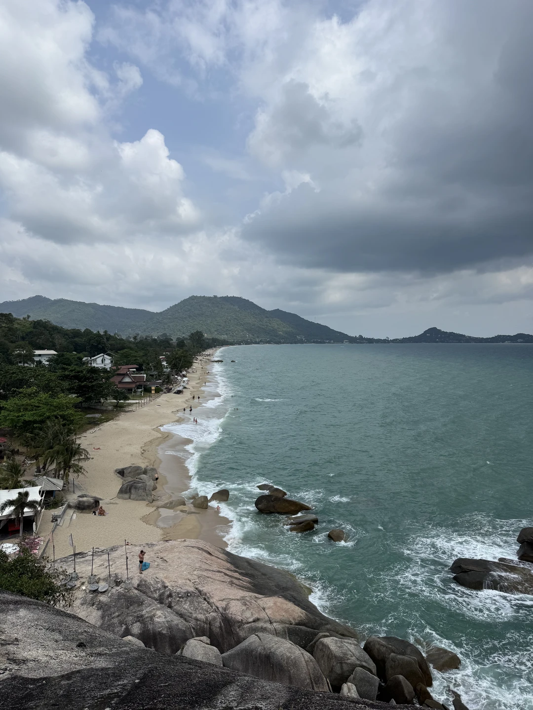 Всё отлично, будем ещё обращаться при случае. Денис отлично ориентируется в истории, интересно рассказывает и может