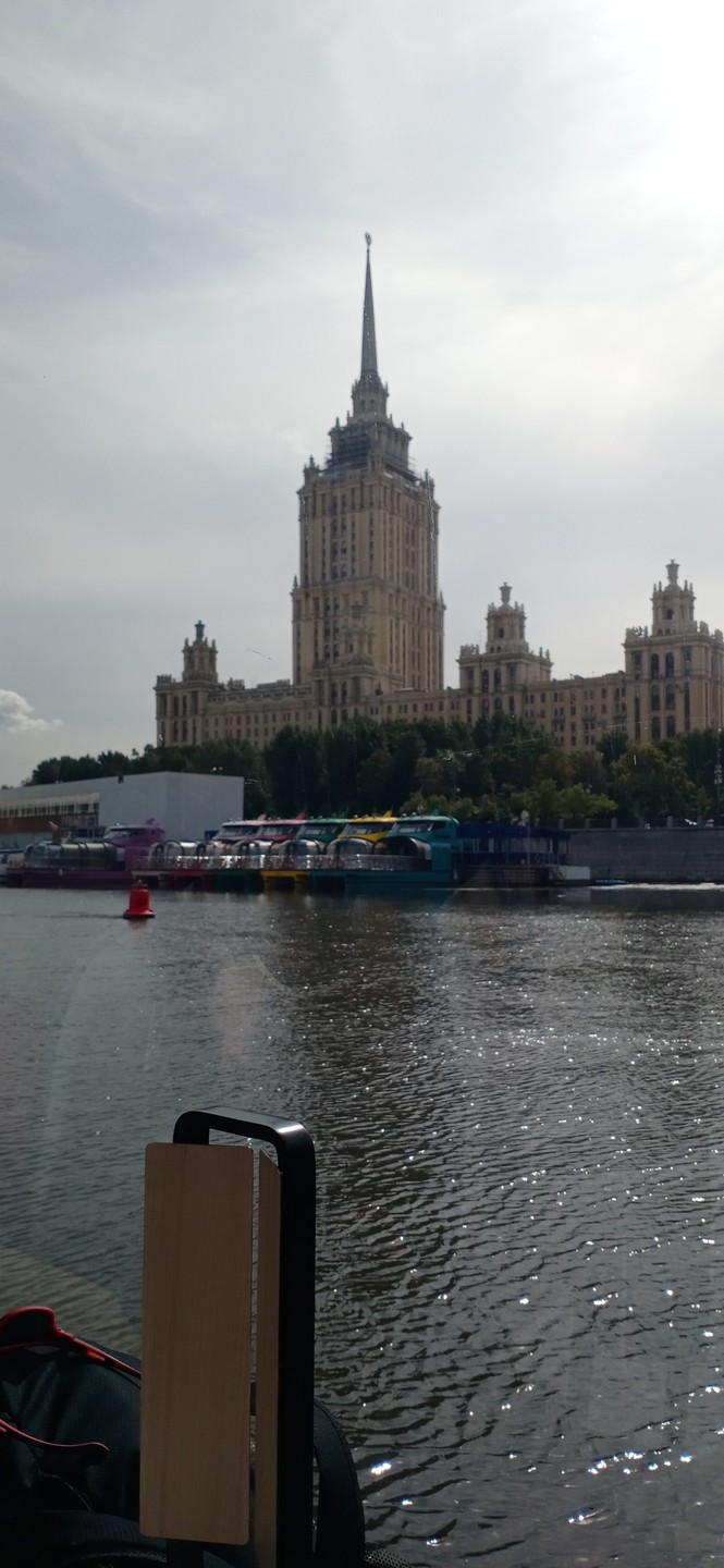 К небоскрёбам по Москве-реке - путешествие в мир облаков (Ольга)