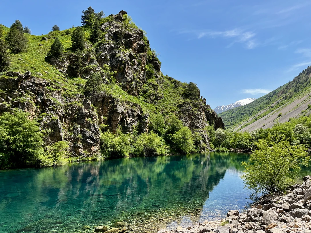 Экскурсия не идеальна, но в целом не пожалели, что съездили. Озера в солнечную погоду выглядят очень