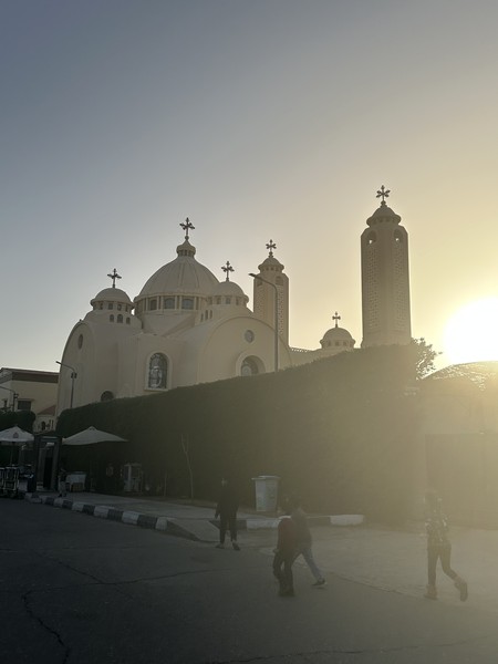 Сегодня были на обзорной экскурсии по Шарм-эль-Шейху с гидом Богдади. Экскурсовод великолепный, очень интересный, очень подробно