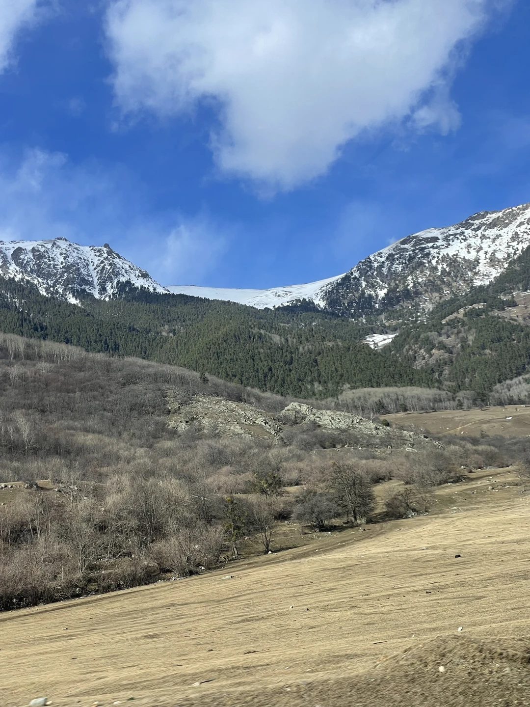 Пару дней назад как катались с Муратом по Домбайским красотам. К сожалению, сезон не позволил многого