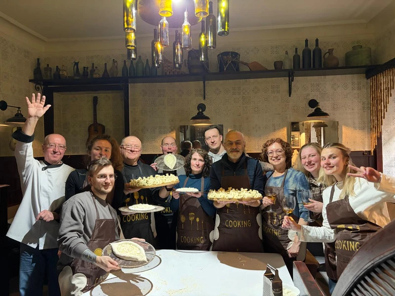 Незабываемая встреча с очень интеллигентным, знающим шефом. Приятная атмосфера на бокалом вина, когда совершенно незнакомые люди