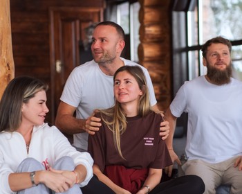 Практики, прогулка, музыкальный вечер, йога