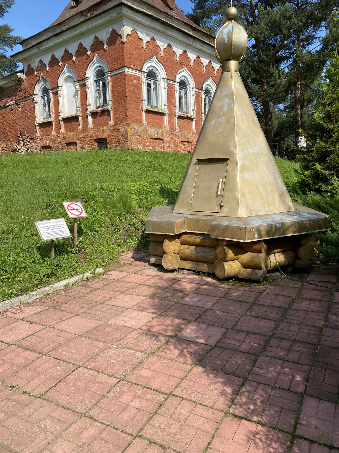 Очень интересная экскурсия с Натальей. Ее рассказ пронизан любовью к Новгородской земле и ее истории. Чудесные