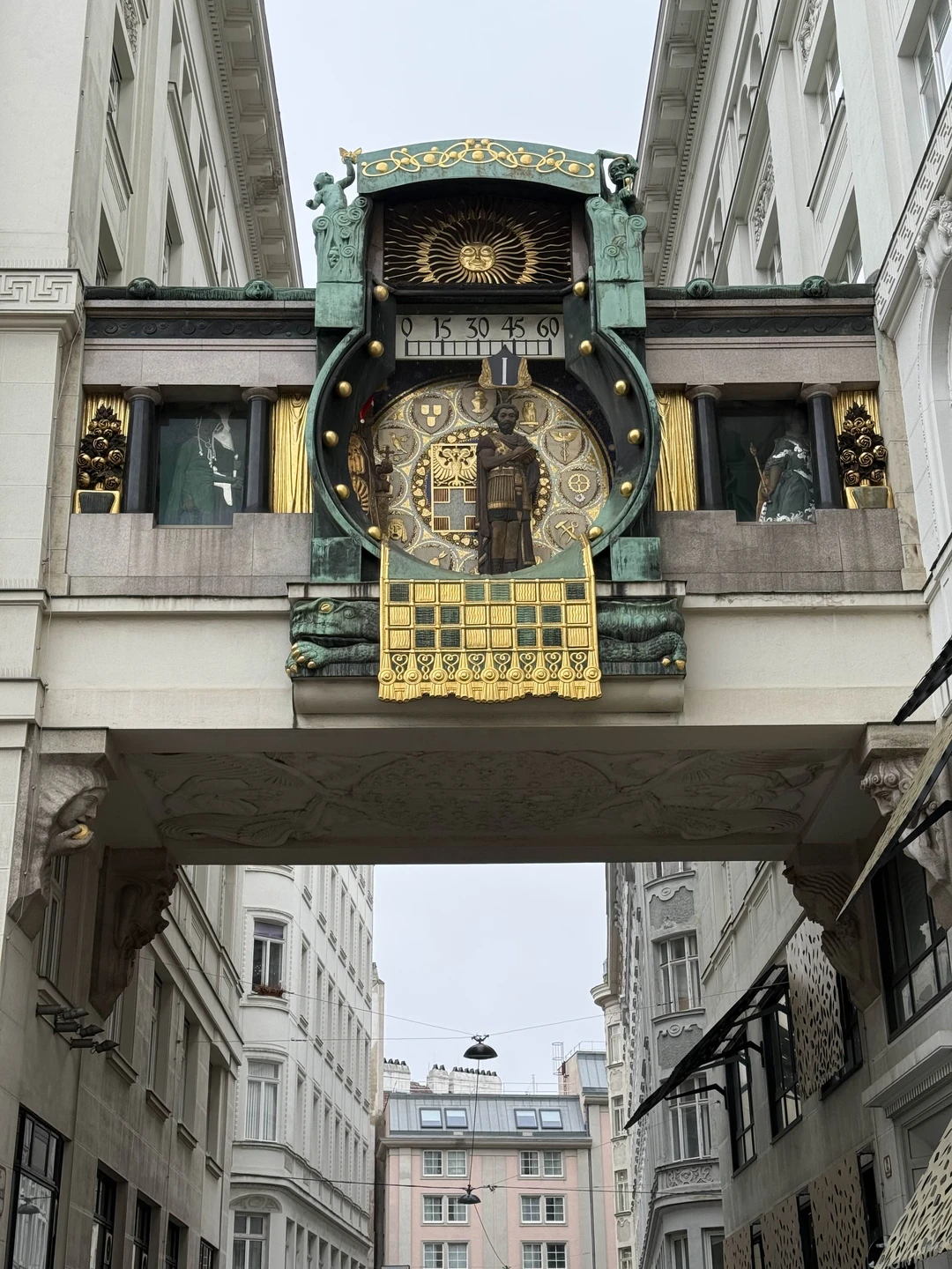 Очень понравилась экскурсия, продуманный и необычный маршрут, Светлана сделала это интересно, дала кучу рекомендаций. Рекомендуем!