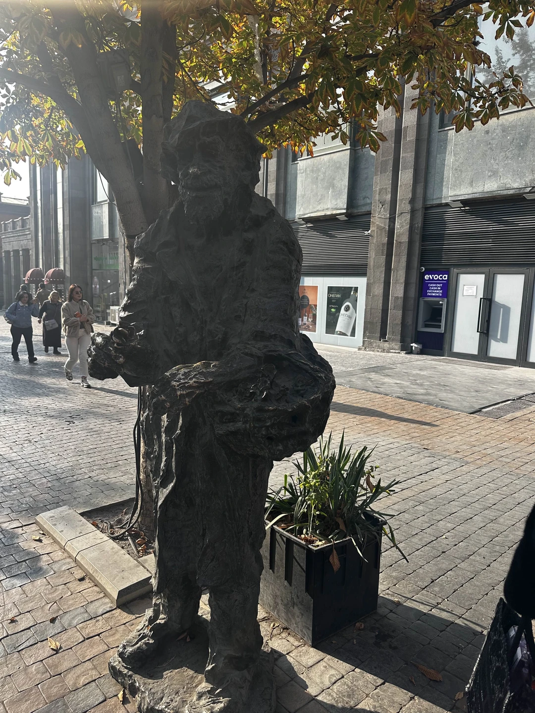 Все прошло отлично! Не банальная экскурсия, с кучей дат, которые можно посмотреть в интернете. А факты