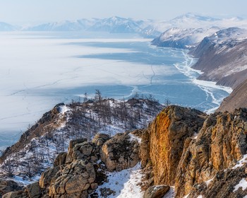 Скала Шаманка и север острова Ольхон