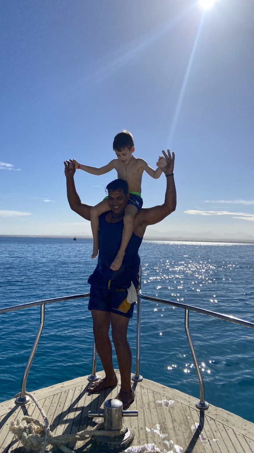 Мы прилетели 11.01 а утром 12го уже ехали на экскурсию. За нами приехала Машина, забрали нас