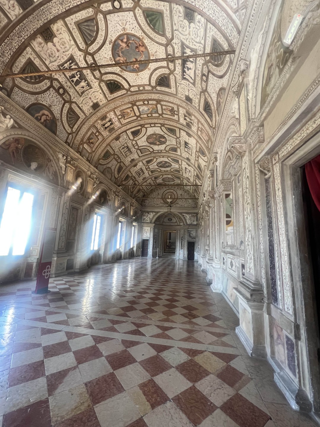 Сегодня посетили Мантую с гидом Нонной.