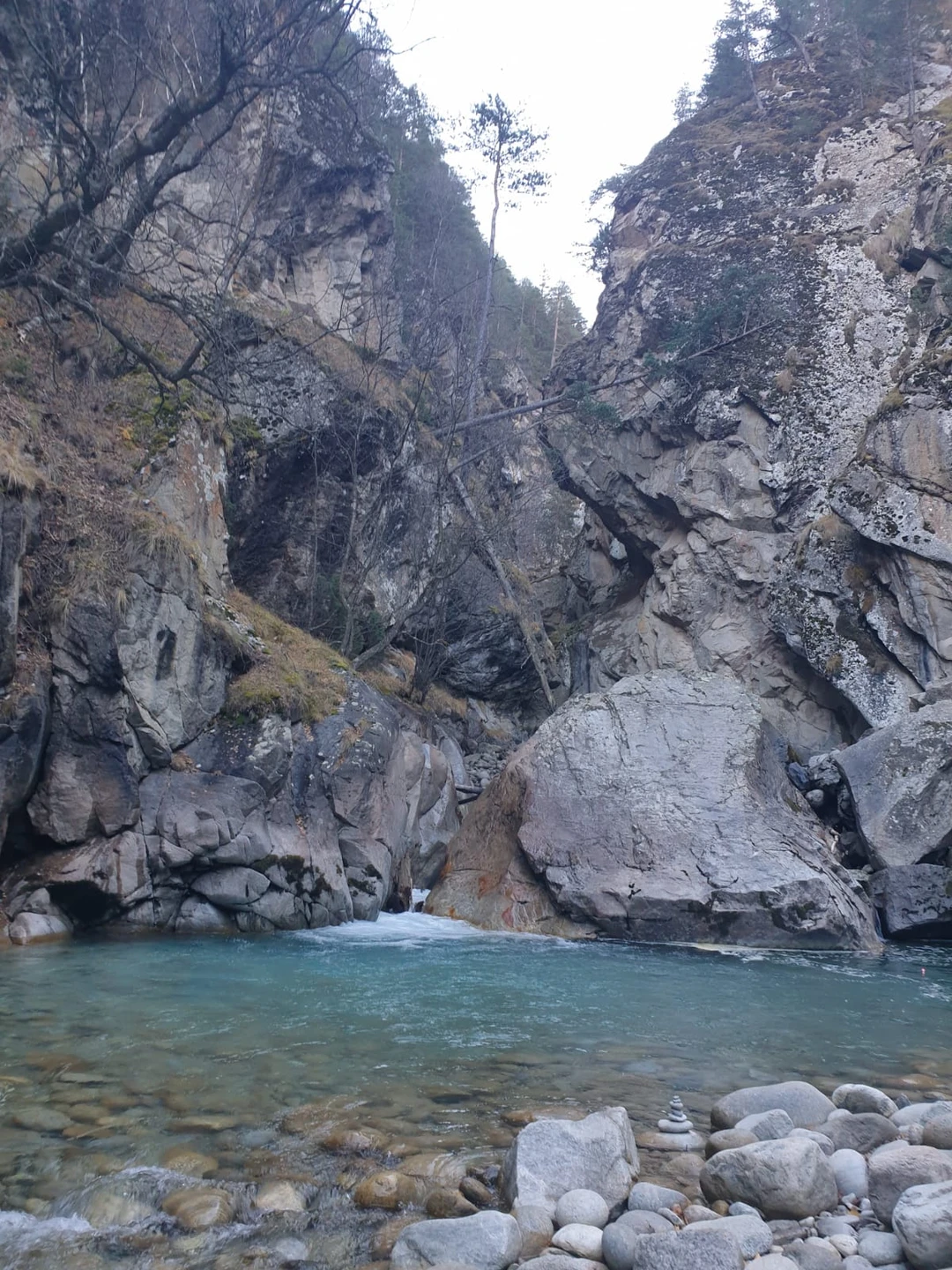 Замечательная экскурсия! Отдельная благодарность гиду Сергею. Все организовано отлично. Сергей предложил выехать по-раньше, чтоб избежать очередей