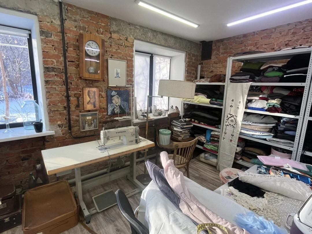 Татьяна - прекрасный экскурсовод, познакомила нас с дочкой с двумя ведущими дизайнерами ЕКБ, такими же прекрасными