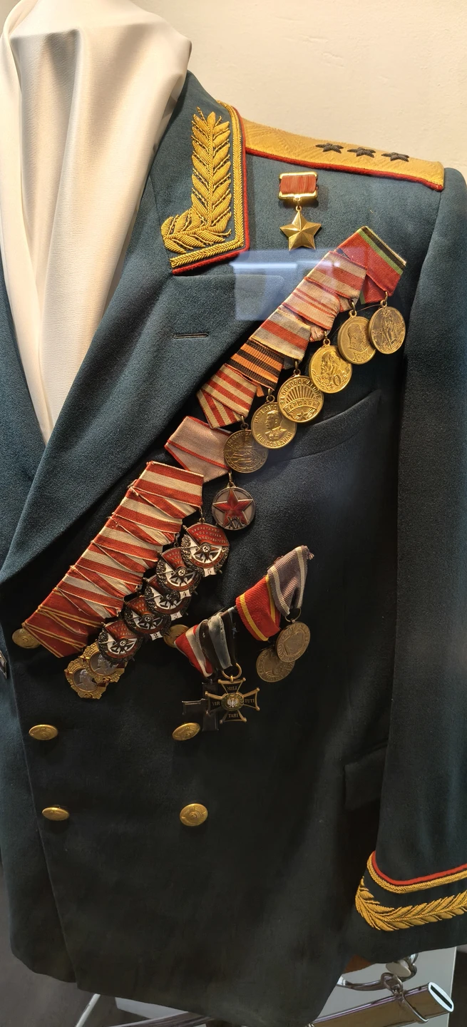 Описать можно одним словом - отвратительно! Посещение Бреста и Брестской крепости рекомендую однозначно, но не с