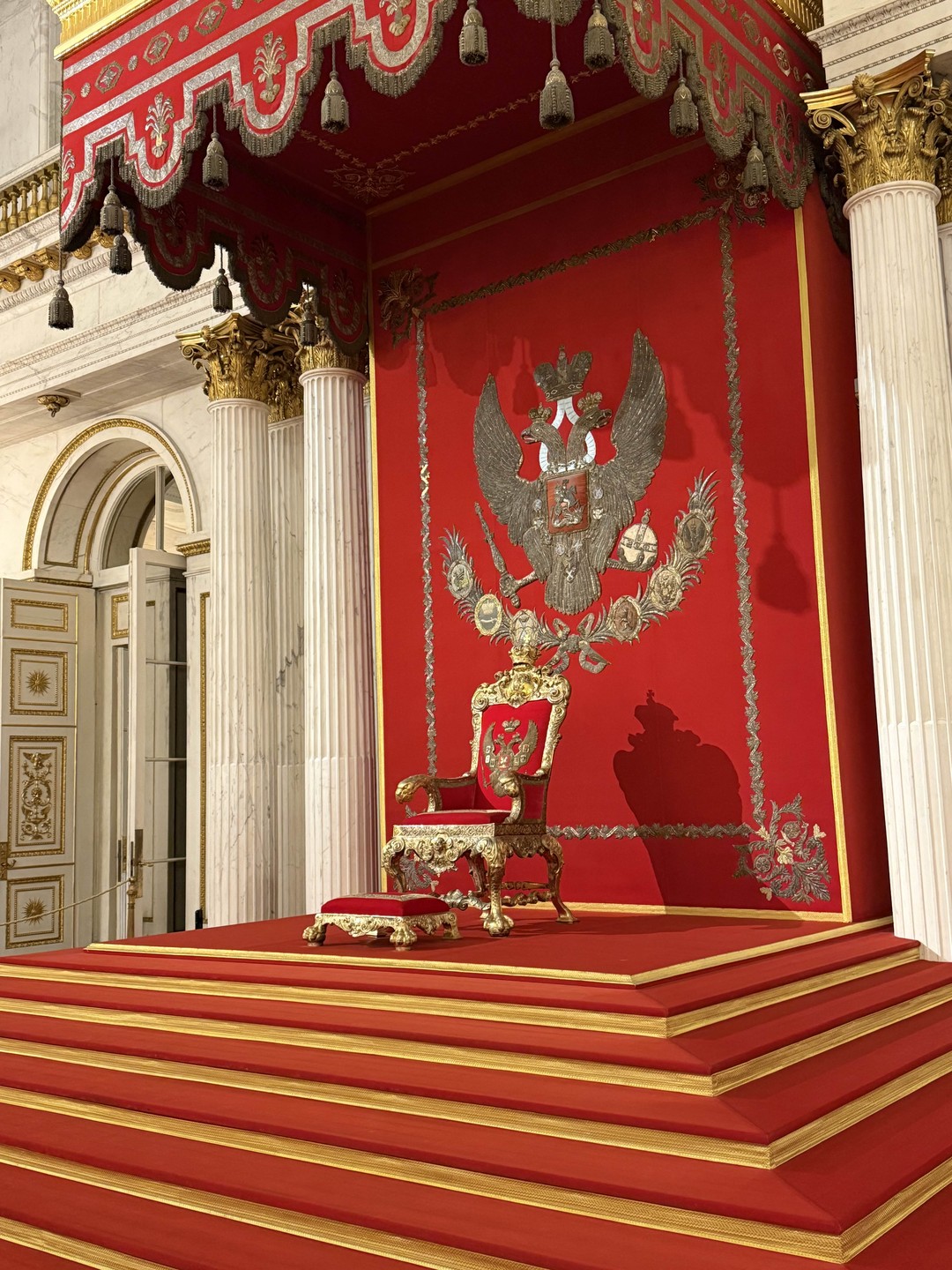 Это была лучшая наша экскурсия в Санкт-Петербурге! Потрясающе интересный, увлекательный рассказ Елены перенес нас с мужем