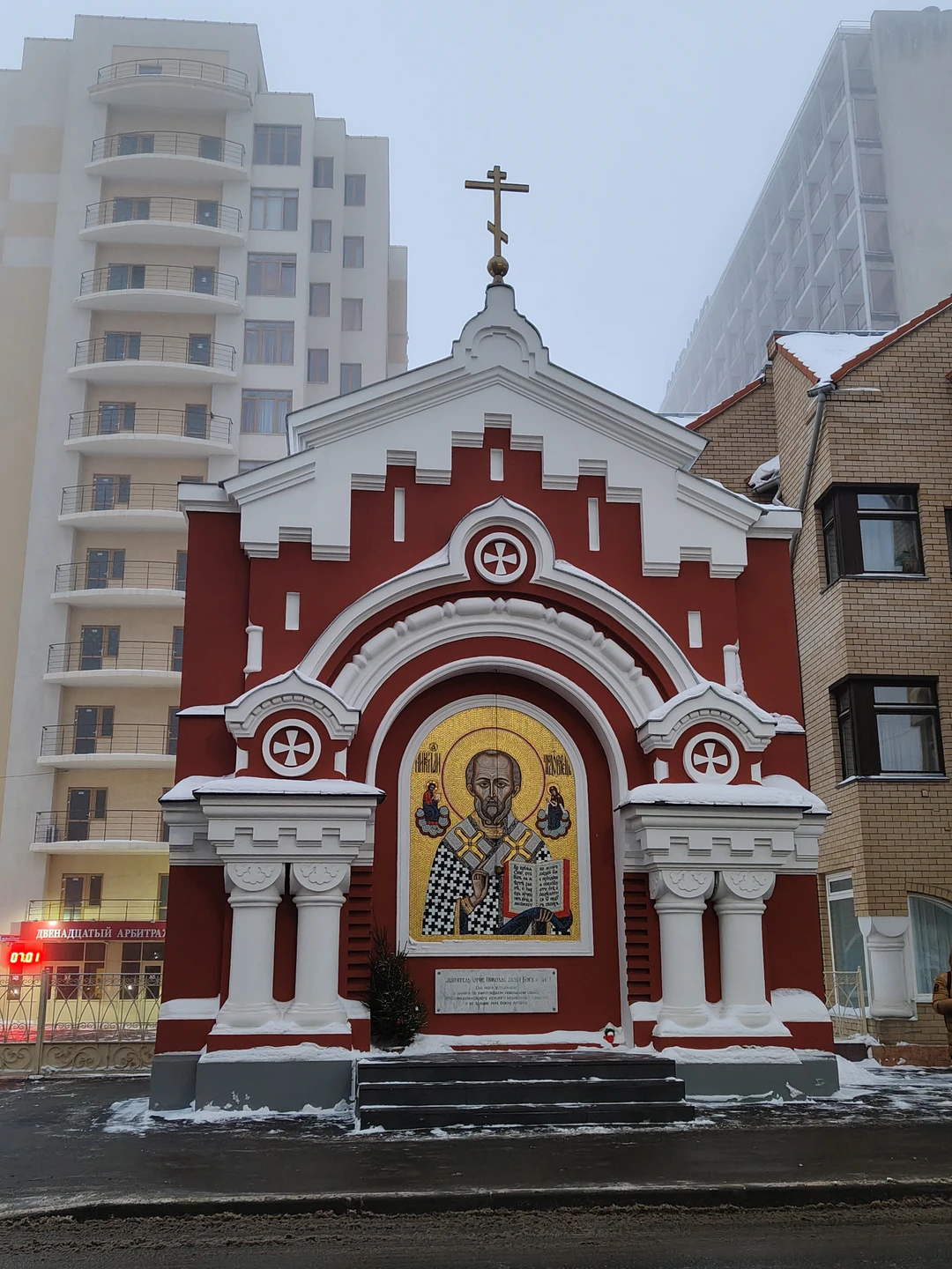 Искренне советую для знакомства с городом Марию Миронову. Академические знания, любовь к городу и краю гармонично