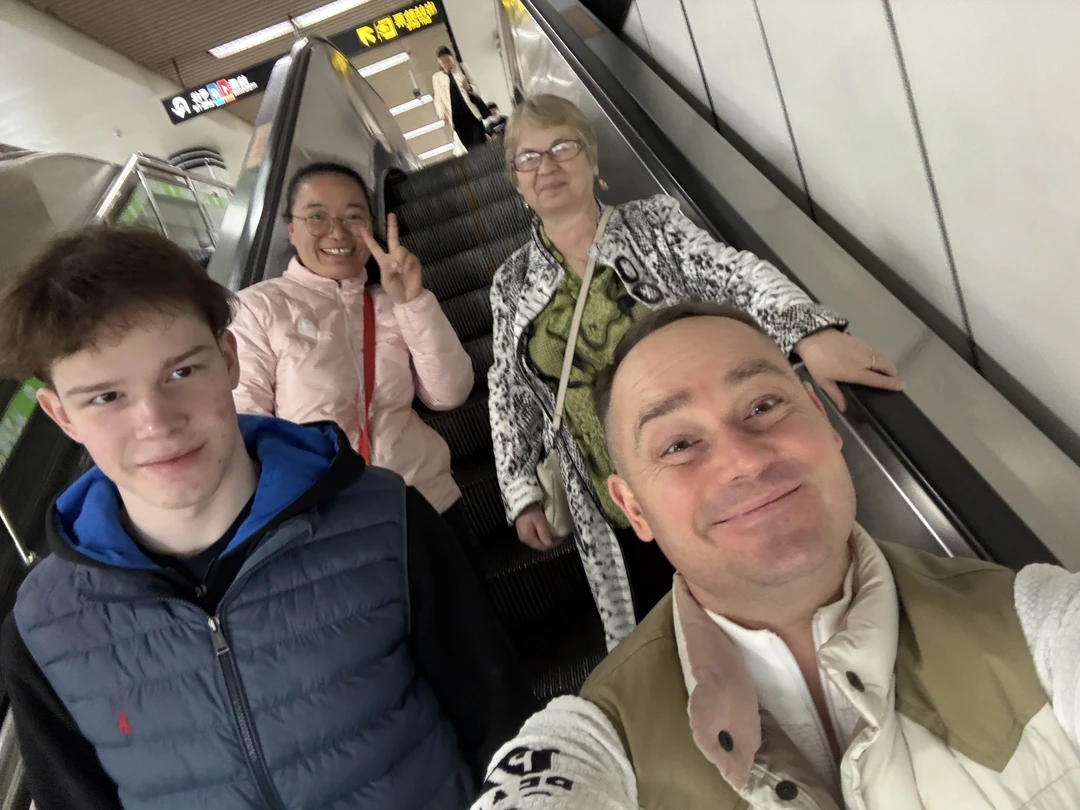 Очень приятный и коммуникабельный гид, рекомендую. Спасибо за экскурсию