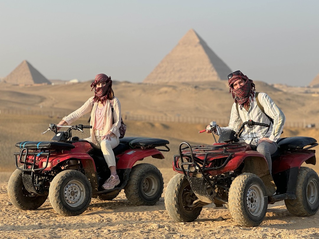 Очень хорошая экскурсия, в ней мало чего будут рассказывать об истории, пирамидах или пустыне, но душевные