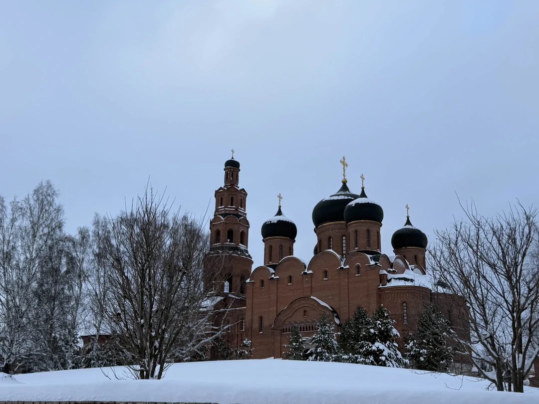 Огромное спасибо Елене за проведенную экскурсию! Интересный рассказчик, опытный водитель! Даже зимой Елена нам интересно показала