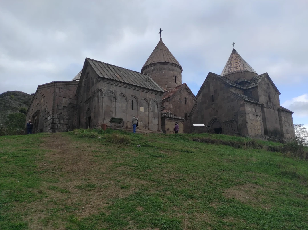 Отличная, насыщенная экскурсия! Севан - великолепен! Старинные монастыри - величественны и впечатляющи!