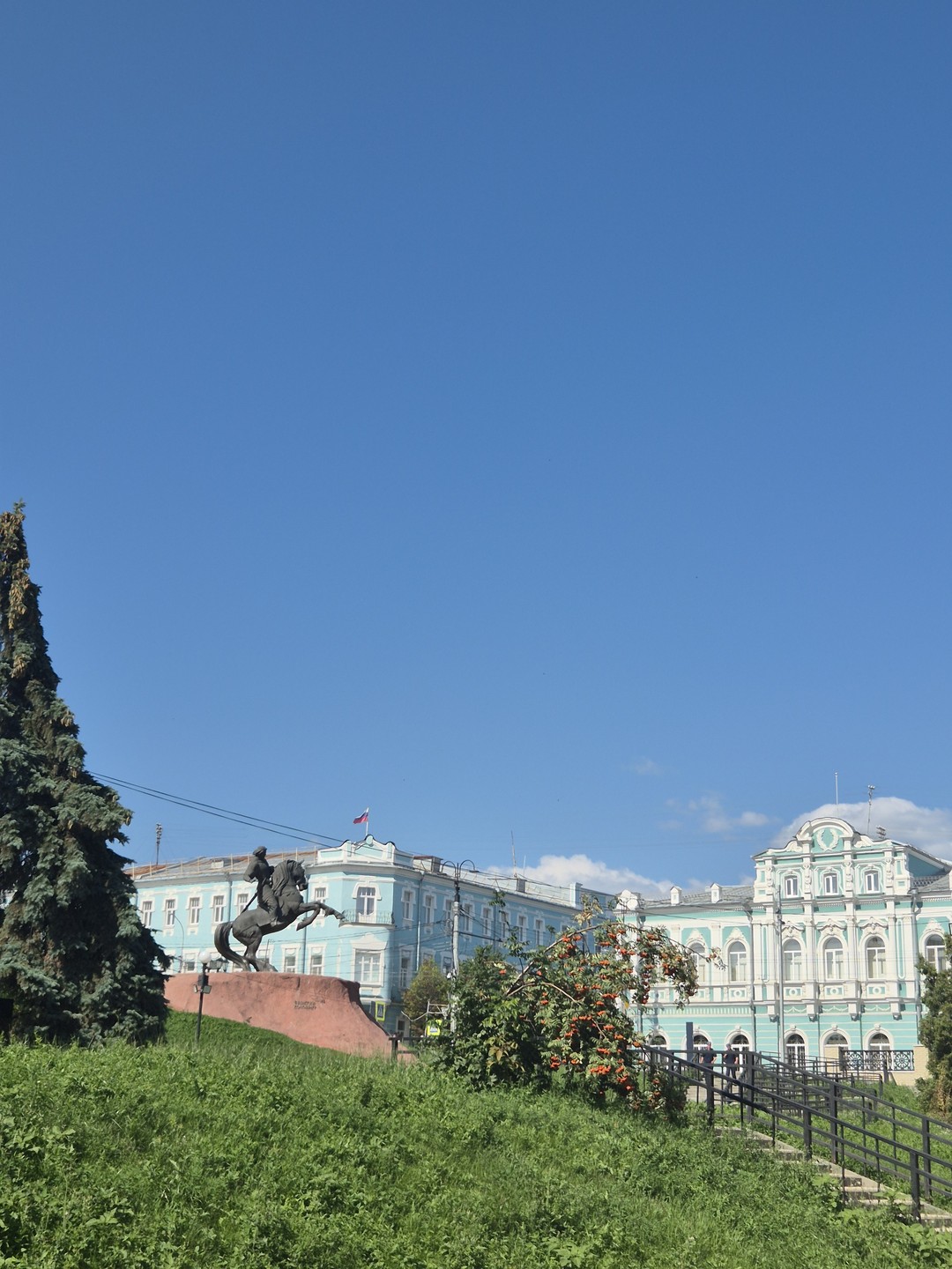 Приезжала погулять по городу и уже утром в электричке купила билет на эту экскурсию. Интересно было