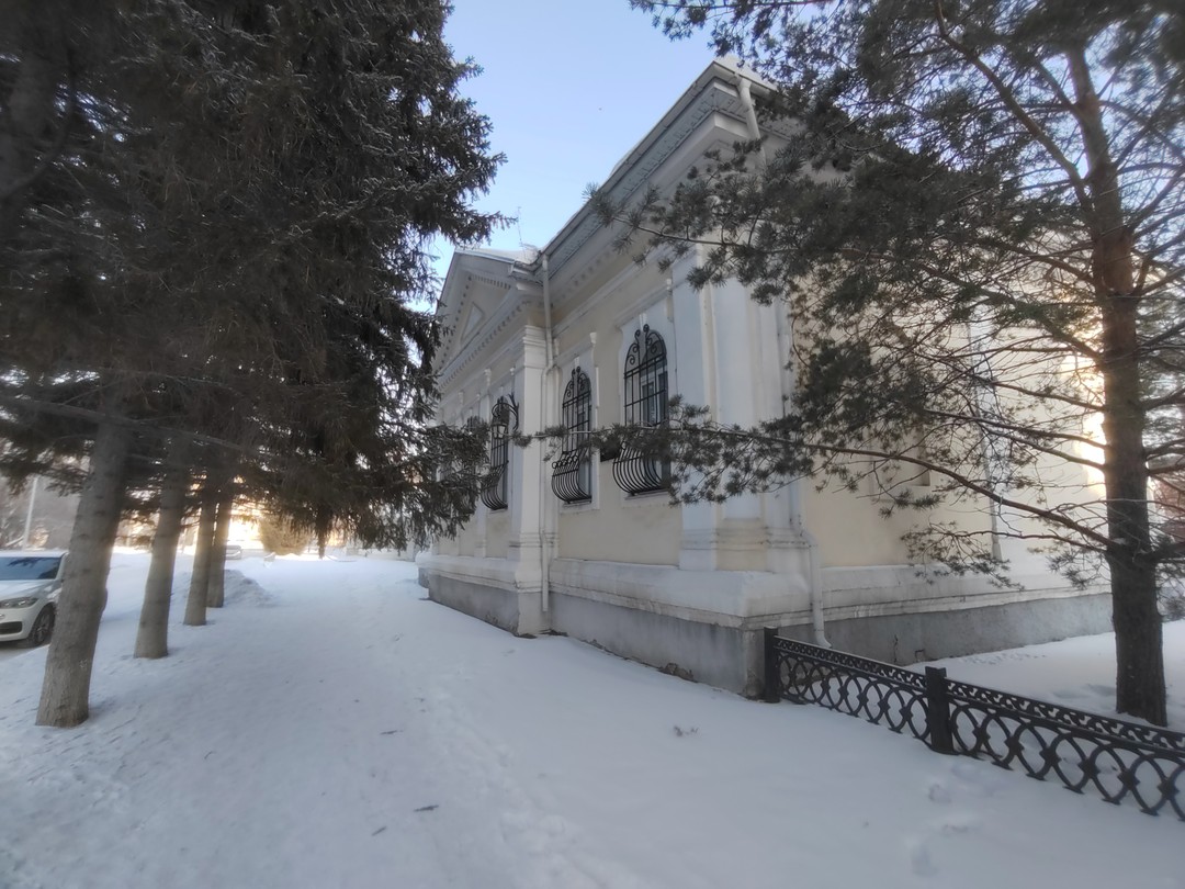 Хорошая экскурсия. Хороший маршрут. Хороший разказчик. Минус только один, было ооочень холодно))))