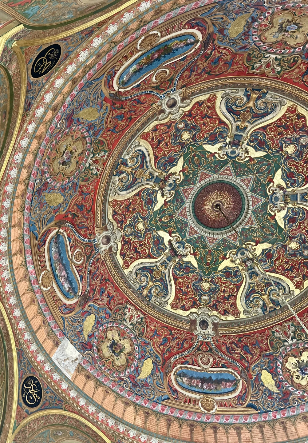 Добрый день! Выражаю свою благодарность гиду и команде организаторов. Прогулка прошла на высшем уровне. Такой контрастный