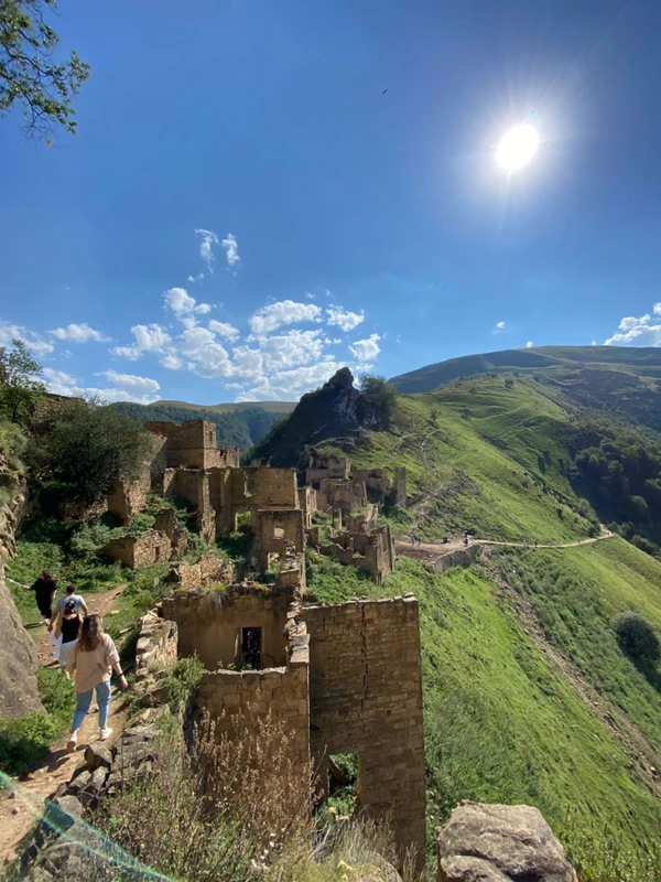 Село-призрак Гамсутль и Салтинский водопад - из Каспийска