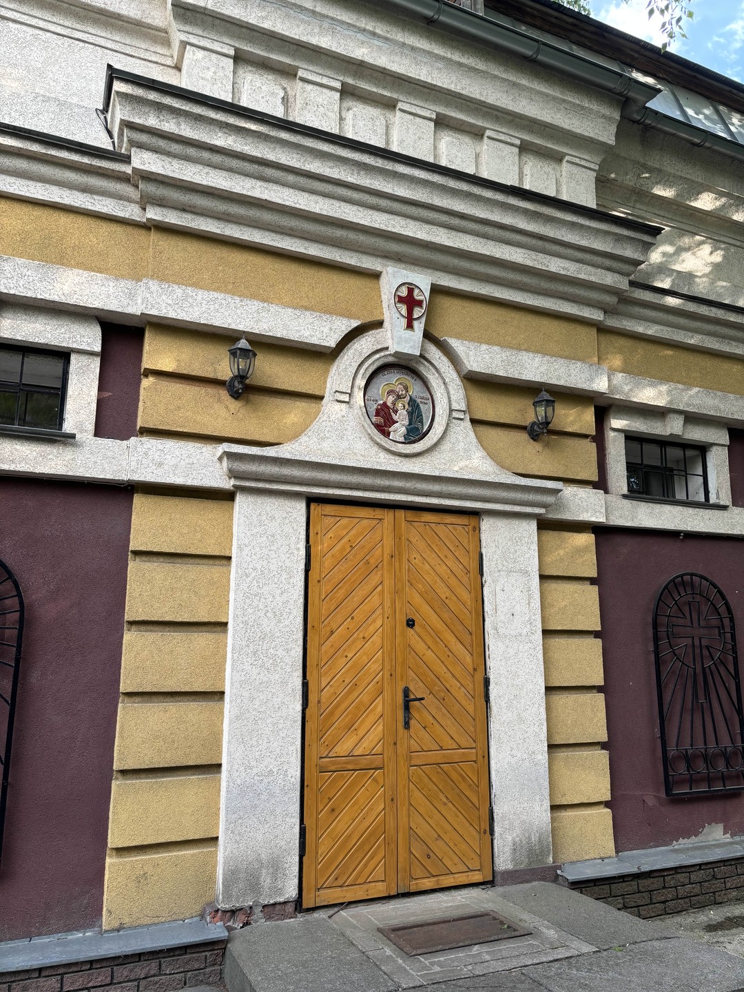 Любите гулять, заглядывая в переулки и дворы, куда не ступала нога туриста? О, этот квест подойдет просто идеально!