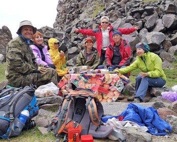 Через лавовые лабиринты к долине ледника Микельчиран