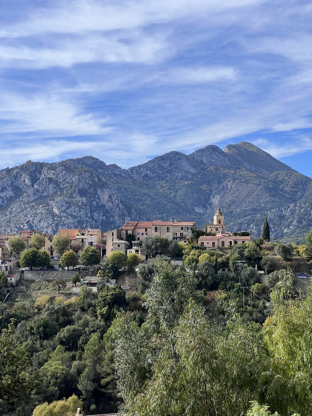 Супер прогулка, нам с дочкой очень понравилось, Екатерина молодец, рассказала и показала нам красоту. Узнали много