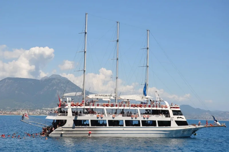 Из Аланьи - в круиз на яхте с обедом и пенной вечеринкой