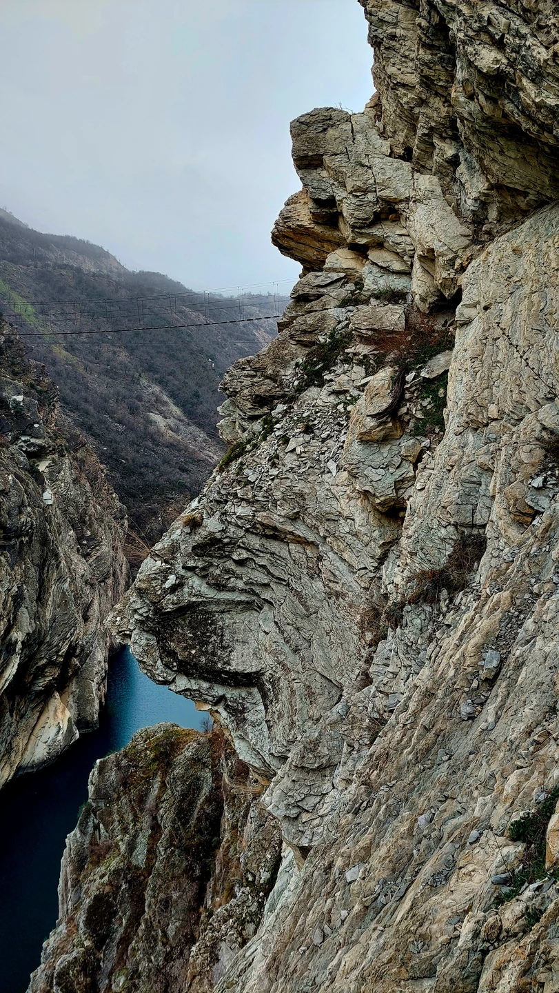 Ездили с гидом Идрисом Магомедовичем на экскурсию 'Сулакский каньон и бархан Сарыкум'. Все очень понравилось, Идрис