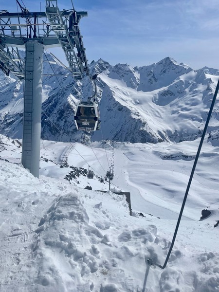 19 марта 2026 года провела незабываемое время на экскурсии на Эльбрус. Очень повезло с погодой, с