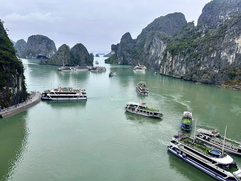 Только что вернулись с экскурсии с Сергеем! Впечатлений море, но все мы понимаем, что огромное значение